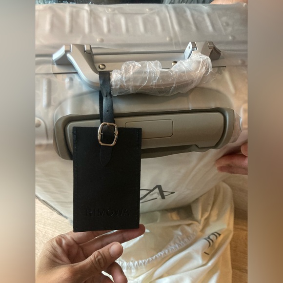 Authentic RIMOWA x DIOR carry on luggage - Picture 4 of 17